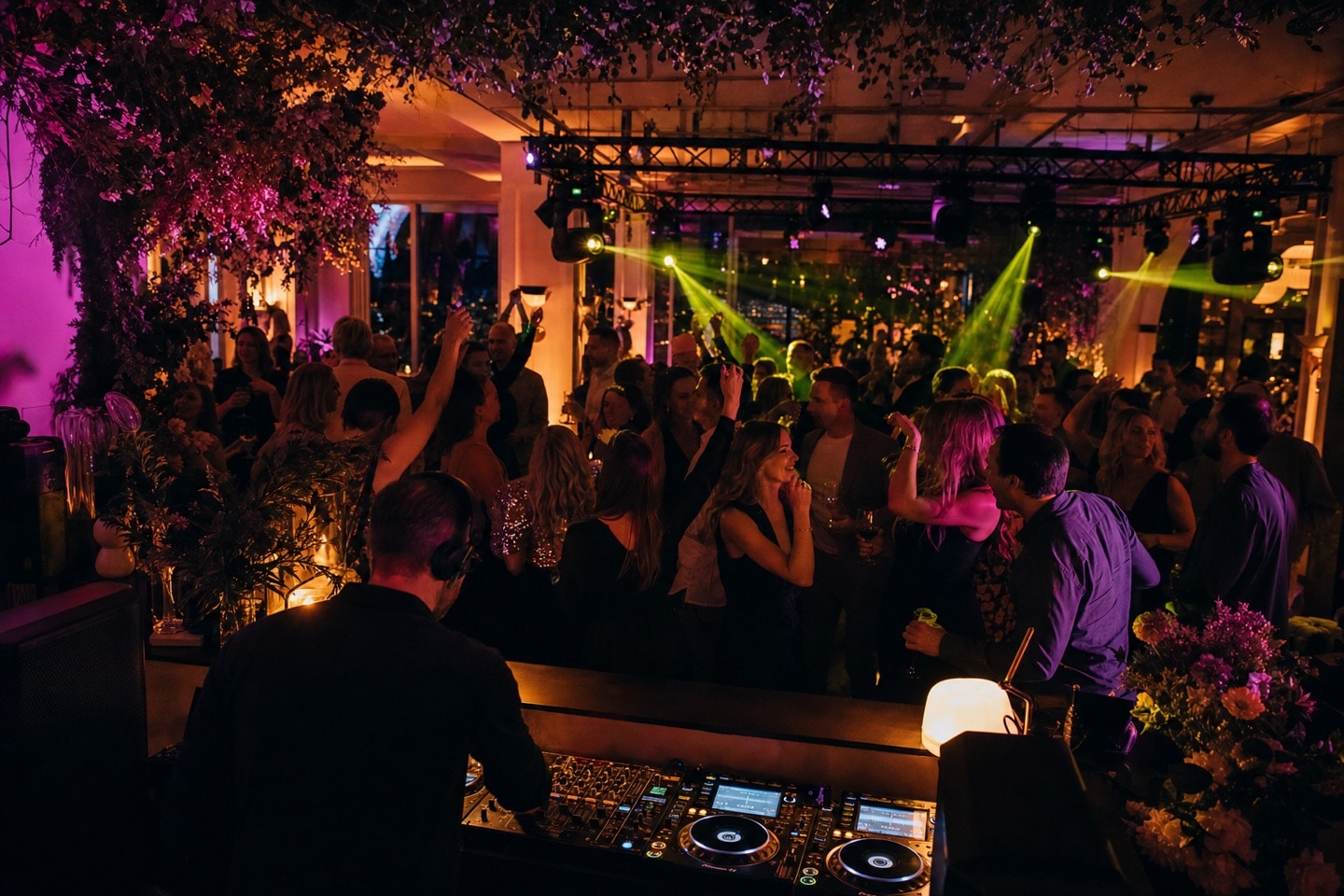 Dansgolv med DJ under en privatfest